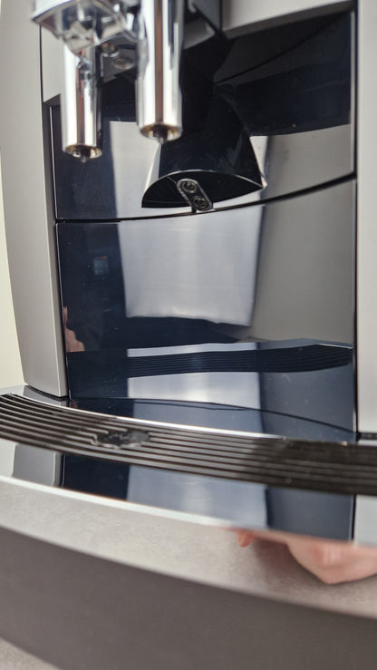 Jura W8 Dark Inox (EA) demo